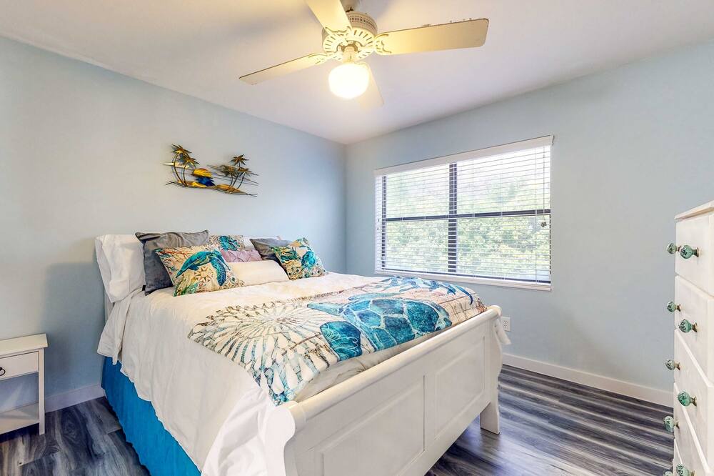 Photo of Others in Putnam Hall