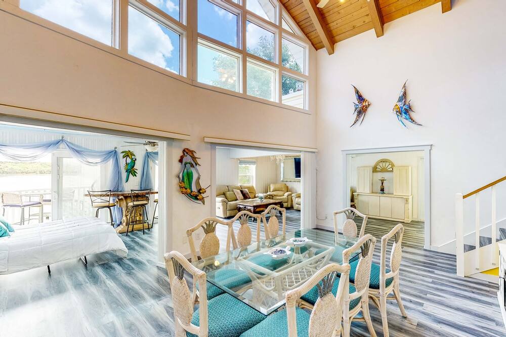 Photo of Others in Putnam Hall