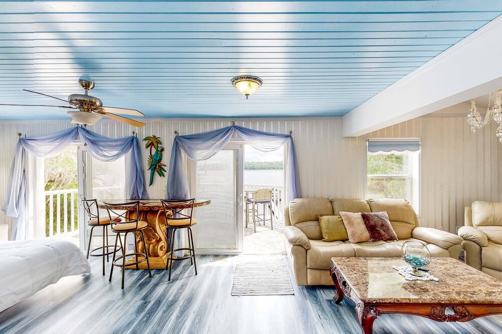 Photo of Others in Putnam Hall