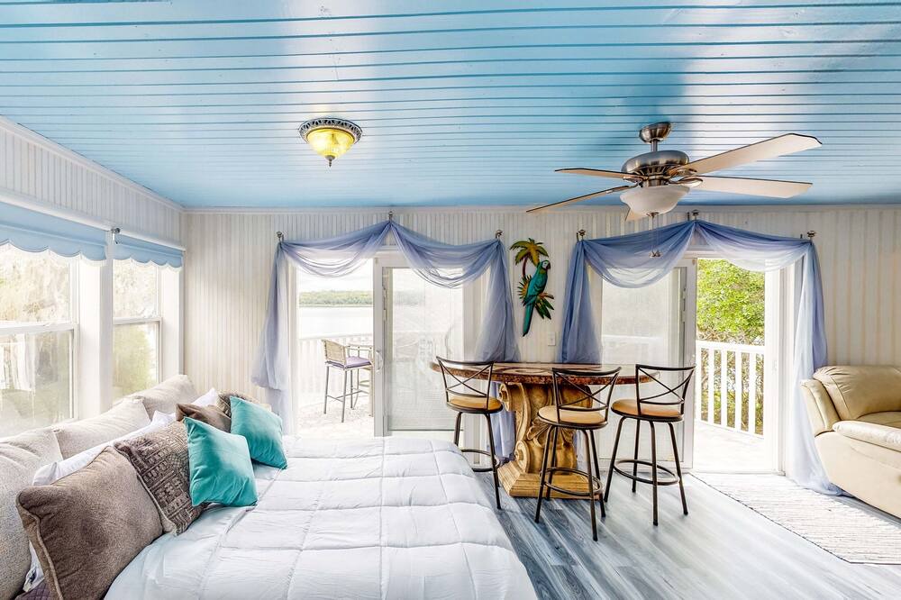 Photo of Others in Putnam Hall