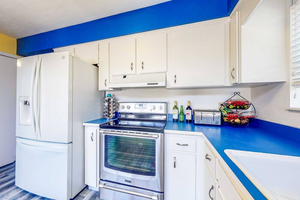 Photo of Others in Putnam Hall