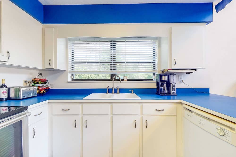 Photo of Others in Putnam Hall