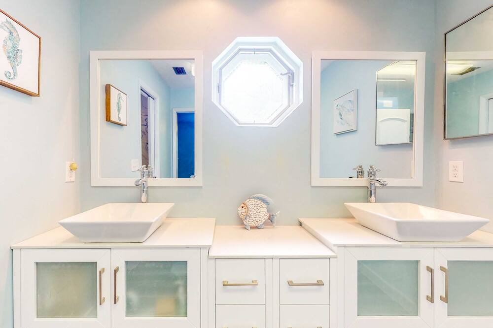 Photo of Others in Putnam Hall