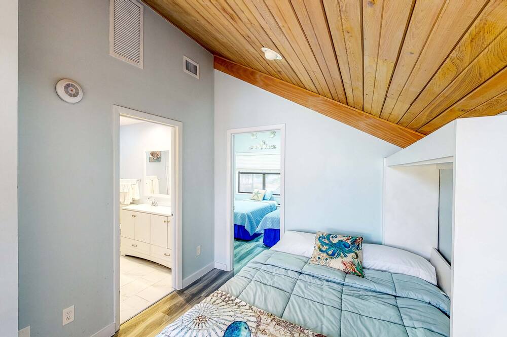 Photo of Others in Putnam Hall