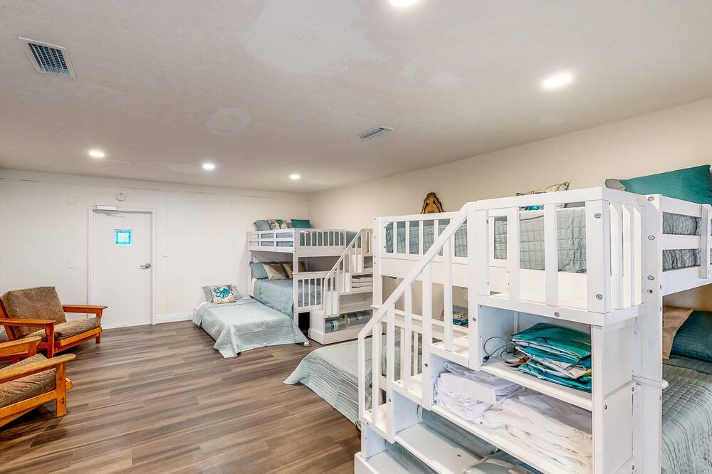 Photo of Others in Putnam Hall