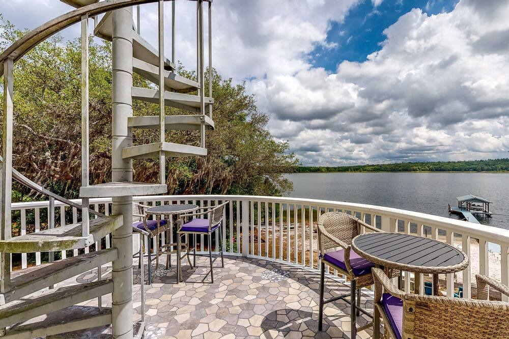 Photo of Others in Putnam Hall