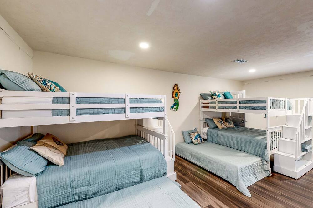 Photo of Others in Putnam Hall