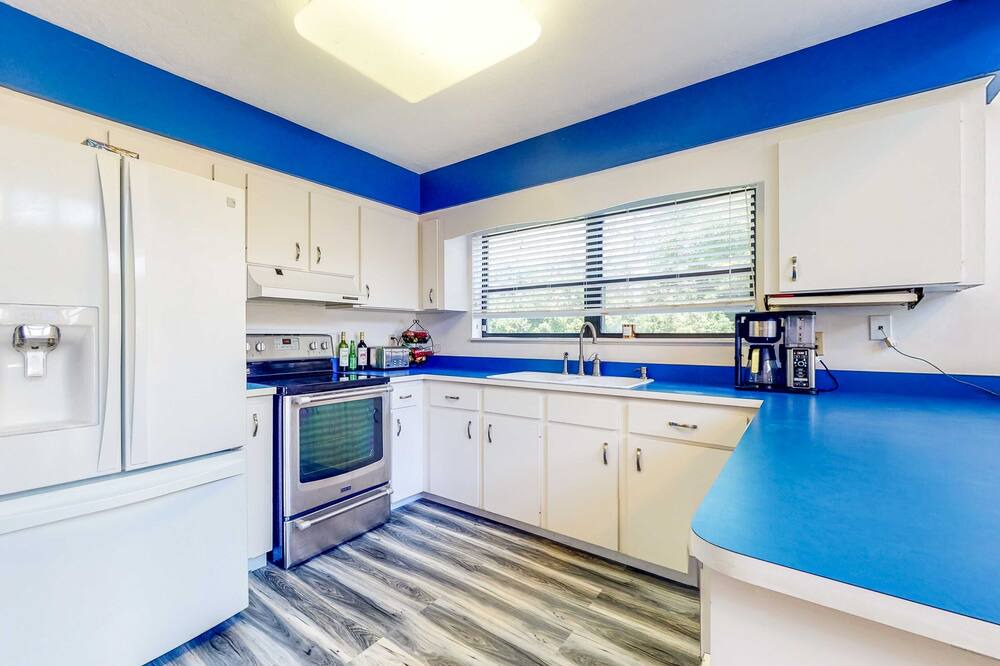 Photo of Others in Putnam Hall