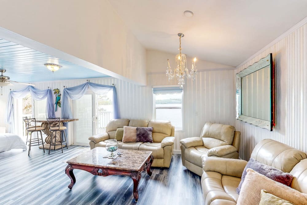 Photo of Others in Putnam Hall