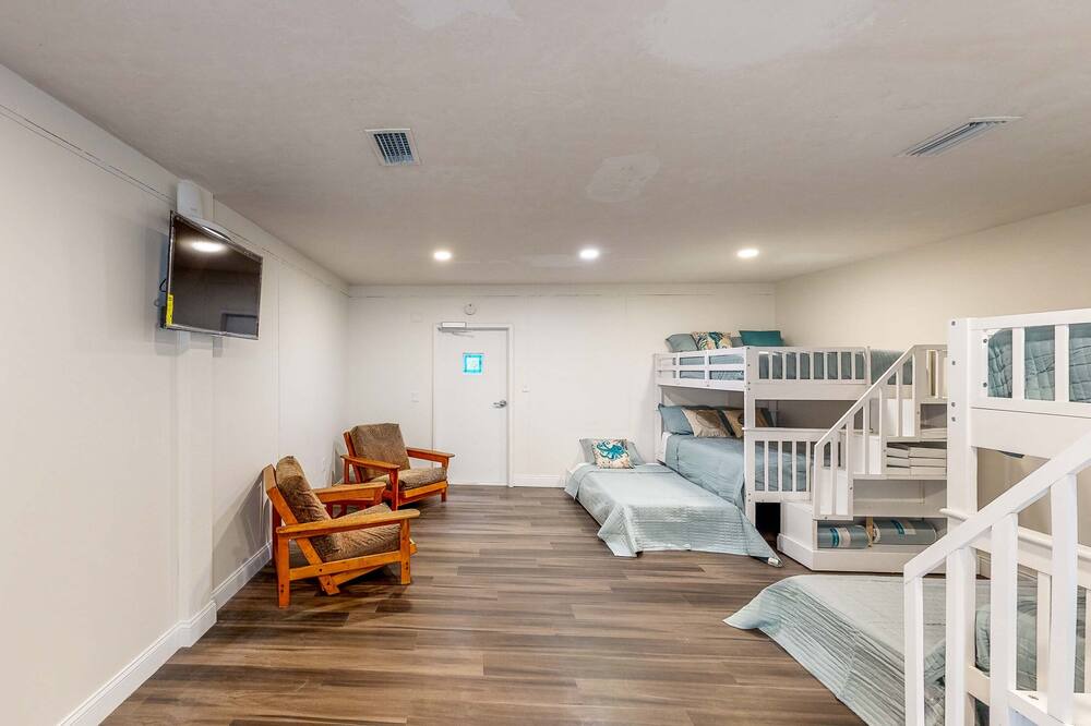 Photo of Others in Putnam Hall