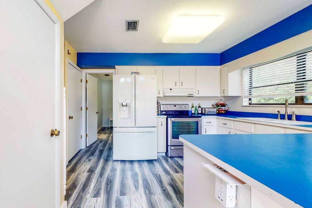 Photo of Others in Putnam Hall