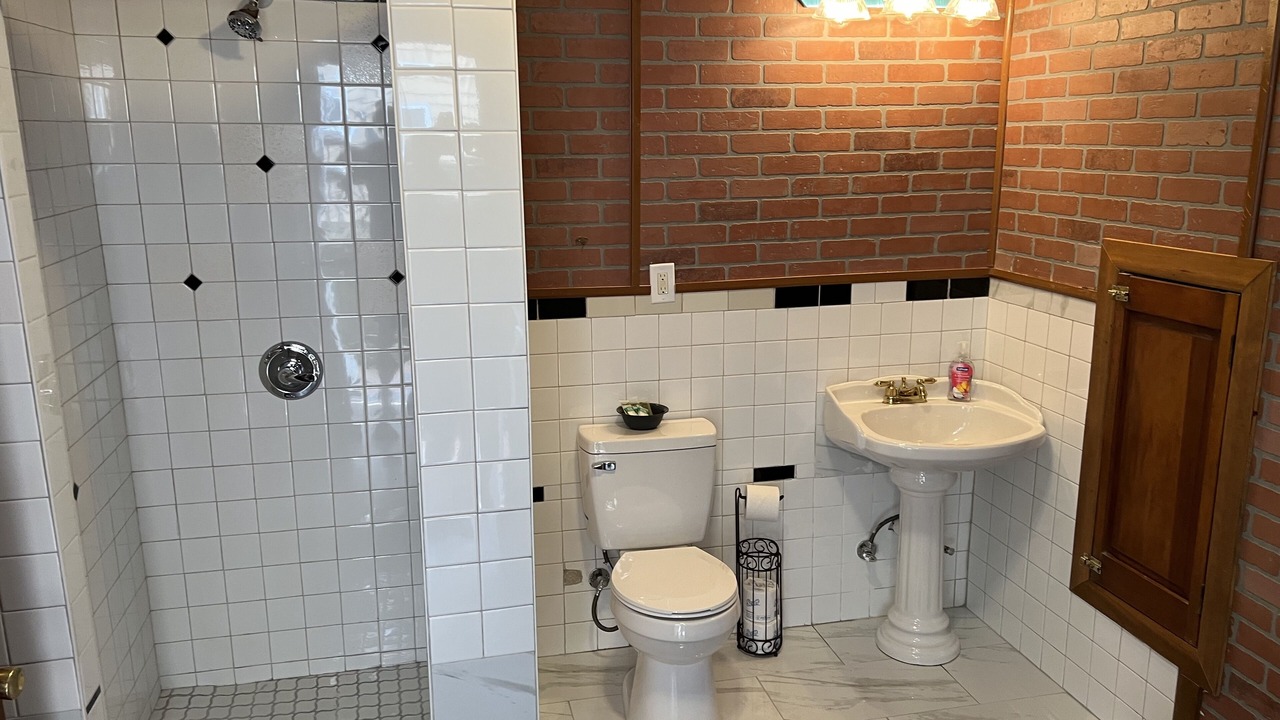 Photo of Bathroom in Willoughby Spit