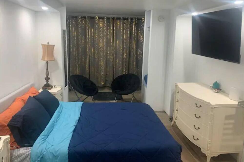 Photo of Bedroom in South Side