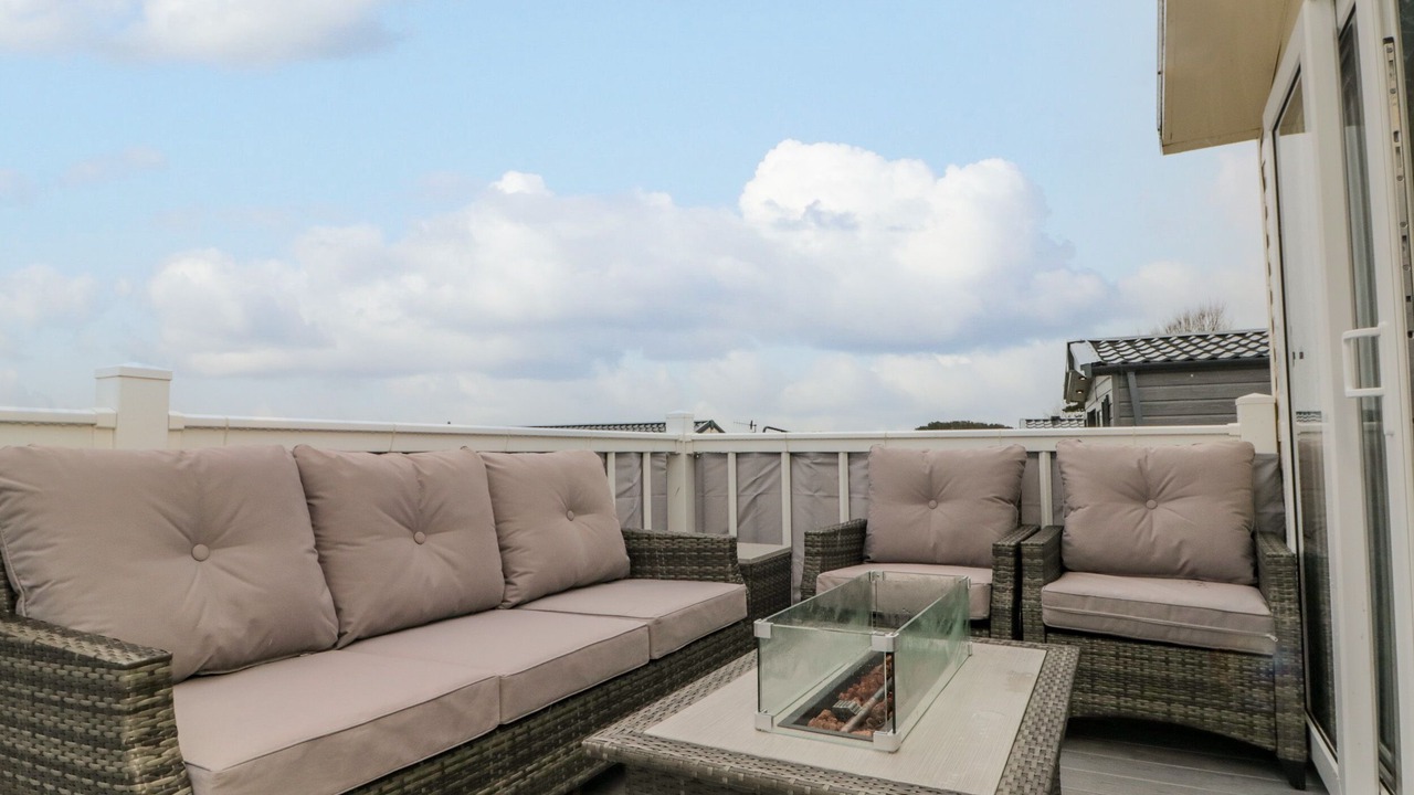 Photo of Outdoor in Cayton Bay