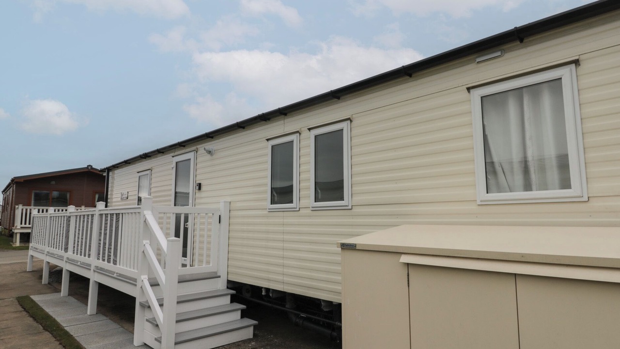 Photo of Outdoor in Cayton Bay