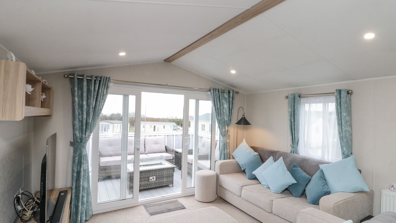 Photo of Livingroom in Cayton Bay