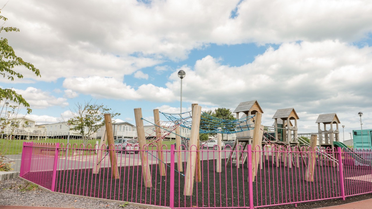 Photo of Others in Cayton Bay