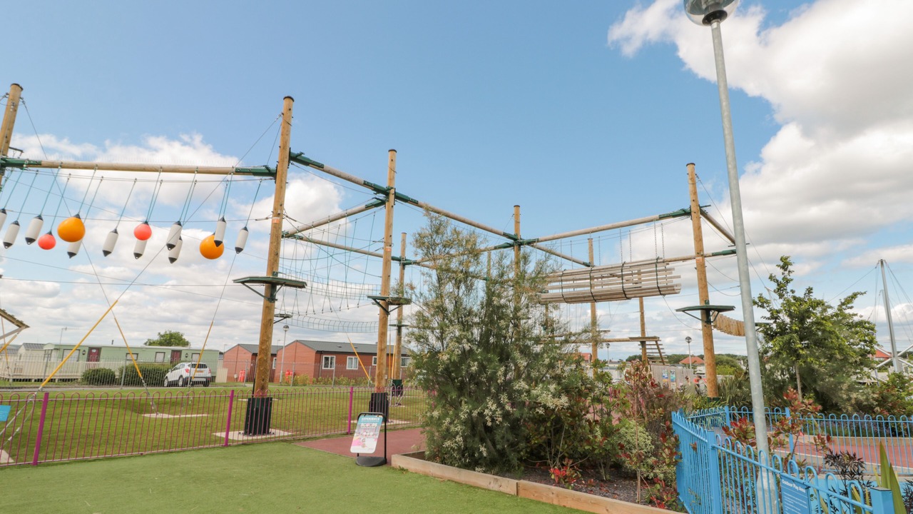 Photo of Others in Cayton Bay