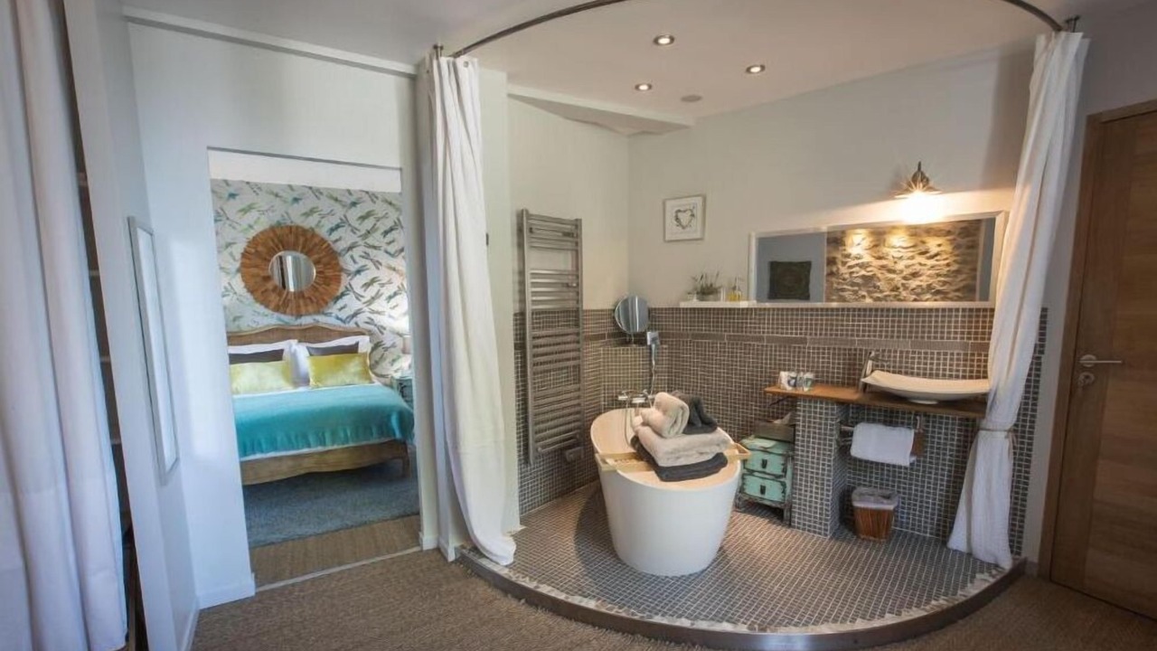 Photo of Others in Les Esseintes