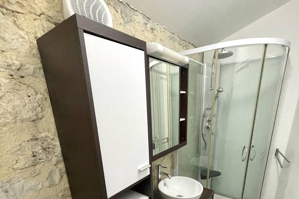 Photo of Bathroom in Courbiac