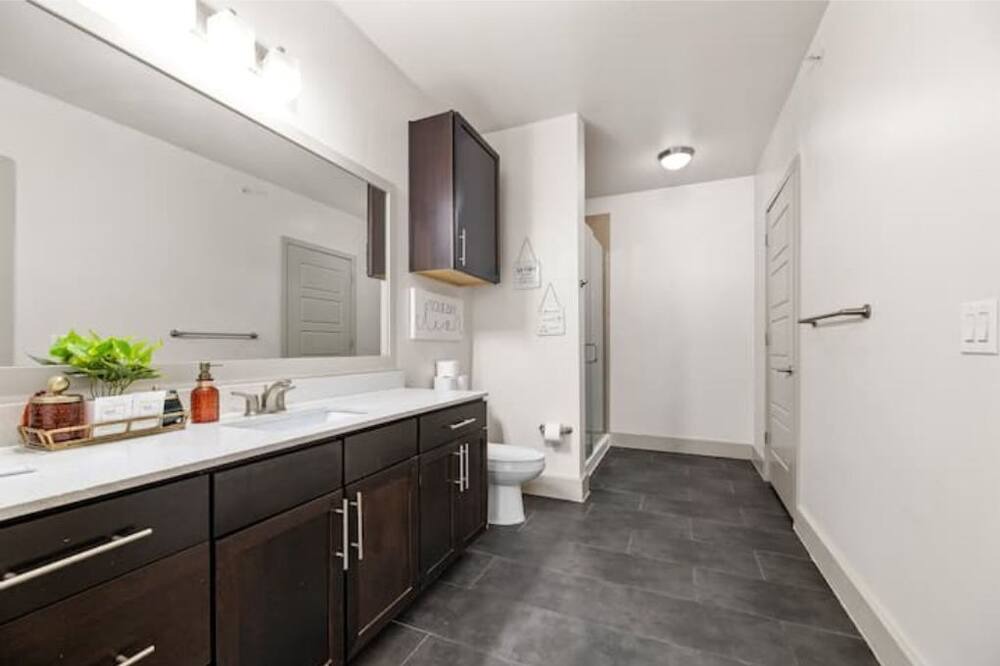 Photo of Bathroom in Cedar Crest