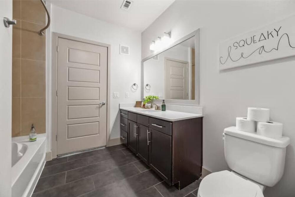 Photo of Bathroom in Cedar Crest
