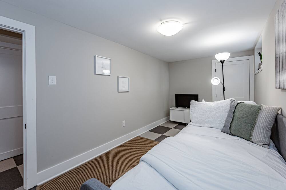 Photo of Bedroom in Fan District