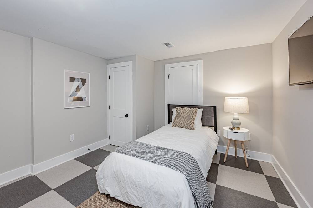 Photo of Bedroom in Fan District