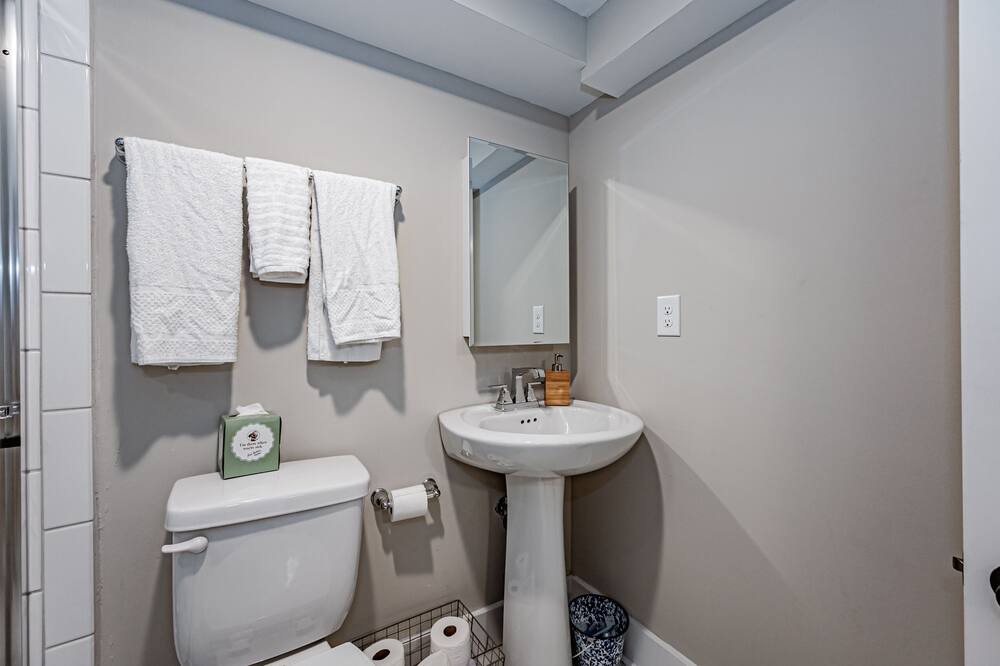 Photo of Bathroom in Fan District