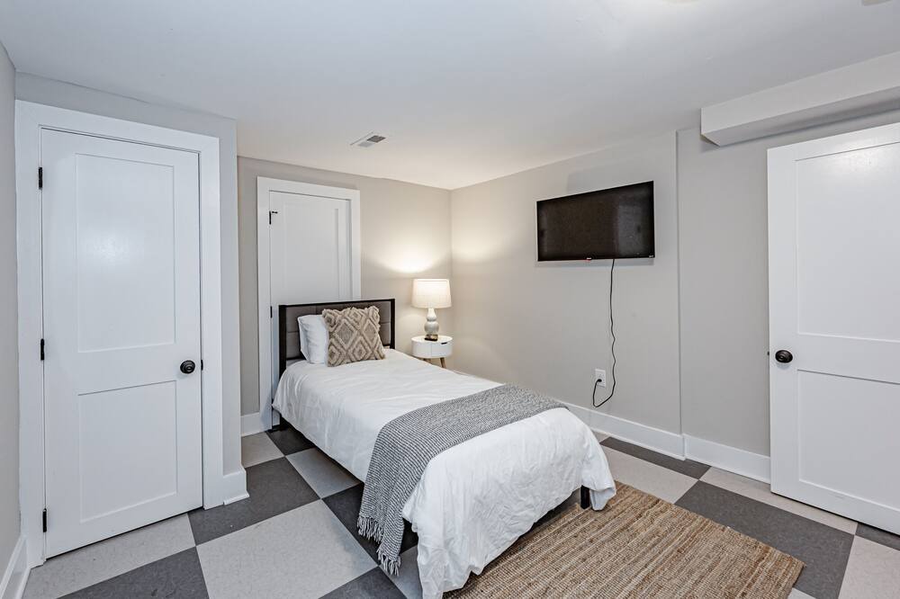 Photo of Bedroom in Fan District