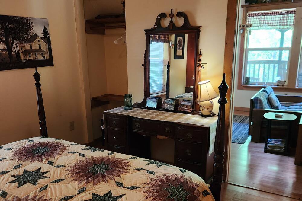 Photo of Bedroom in Claypool Hill