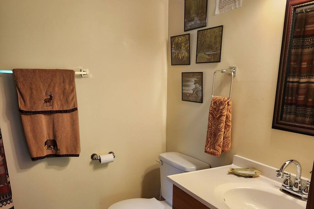Photo of Bathroom in Claypool Hill