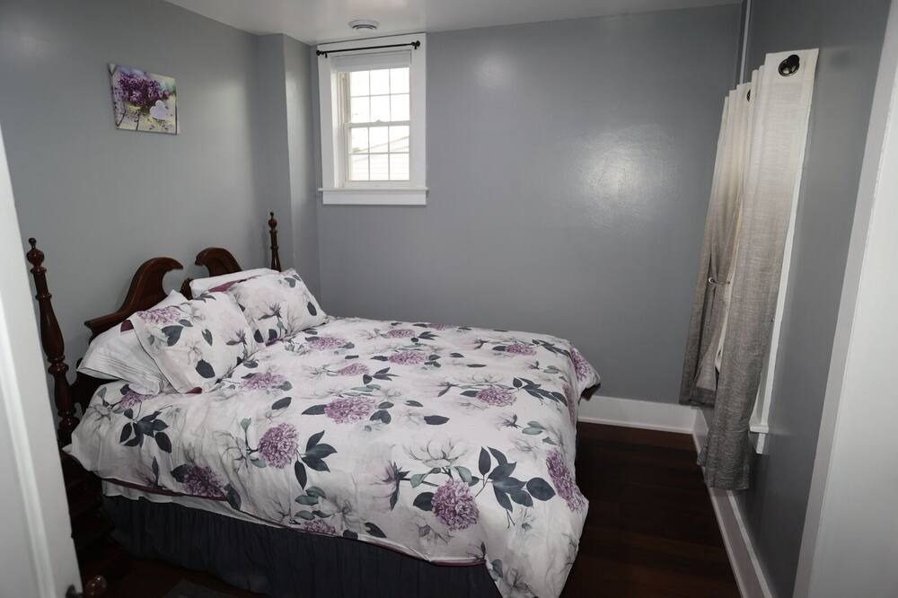 Photo of Bedroom in New Oxford