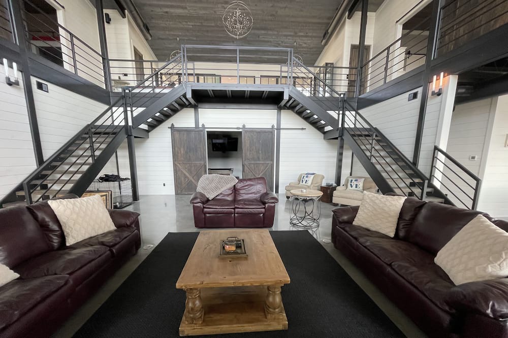 Photo of Livingroom in Crane Hill