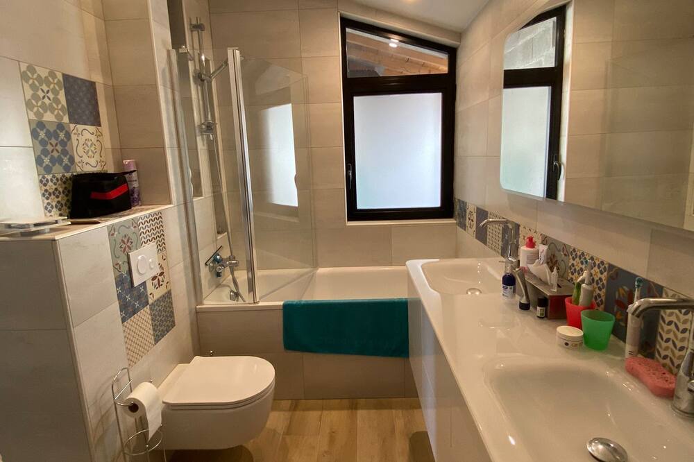 Photo of Bathroom in Pompignan