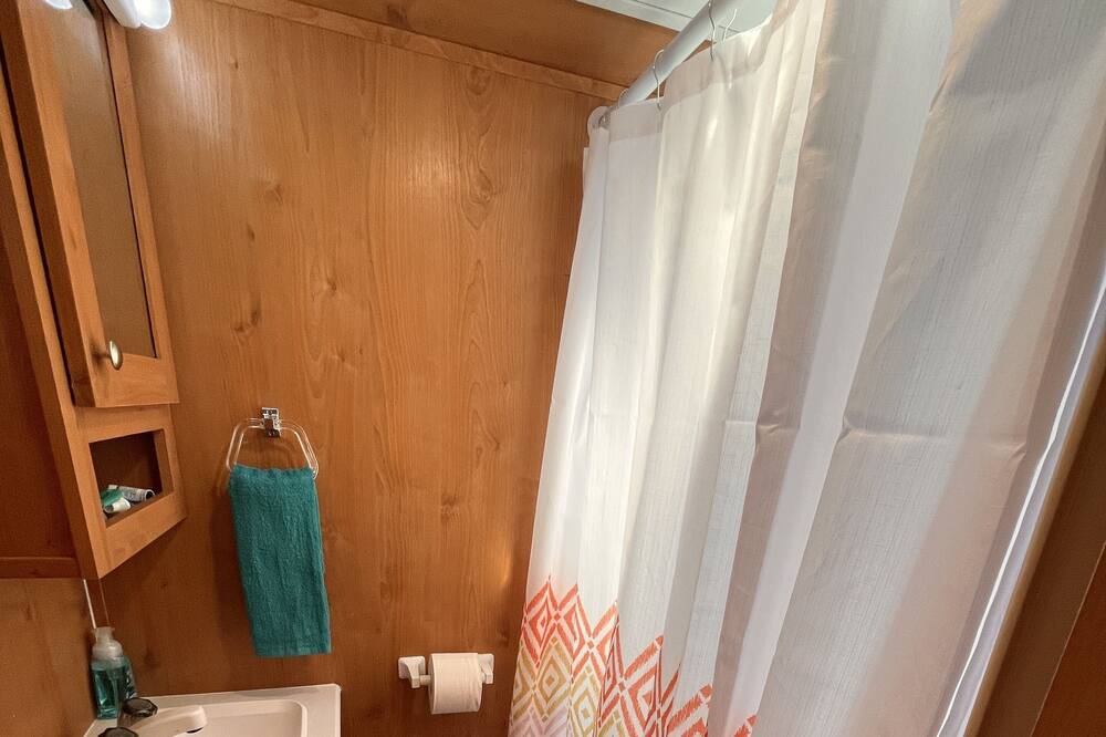 Photo of Bathroom in Tow
