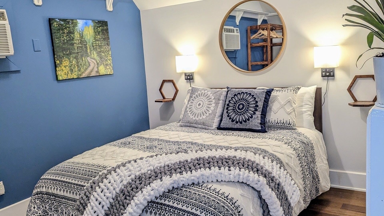 Photo of Bedroom in Eureka Springs Historic District