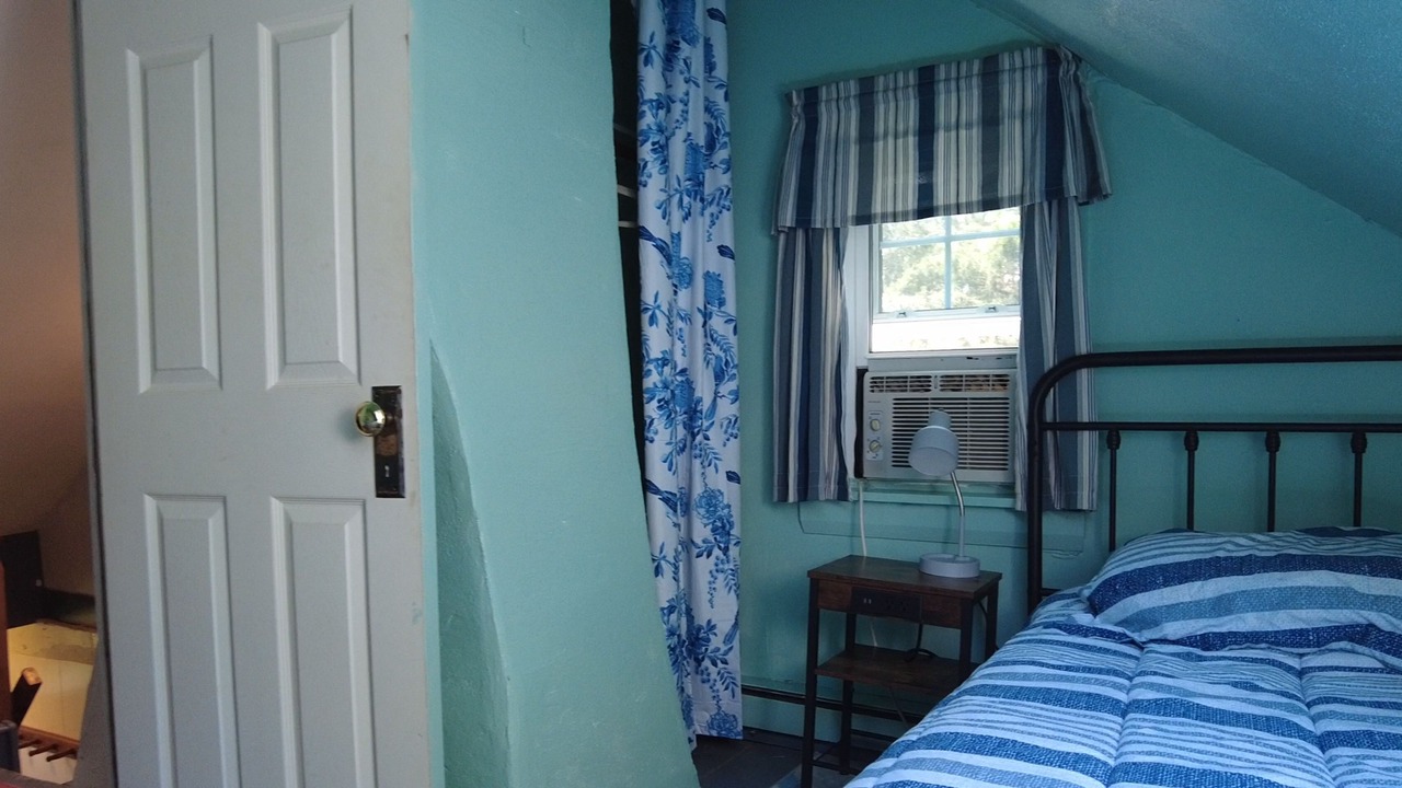 Photo of Others in Sandwich