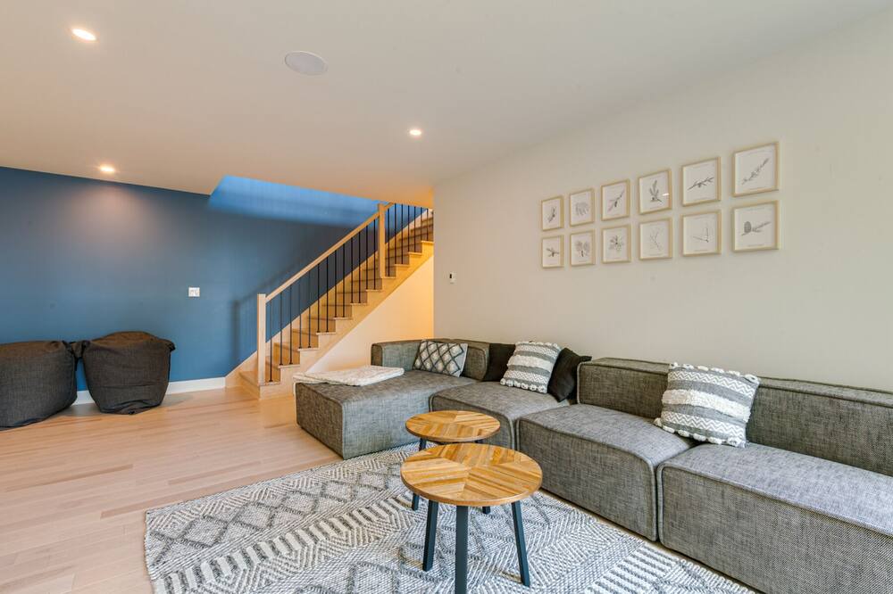 Photo of Livingroom in Ayers Cliff
