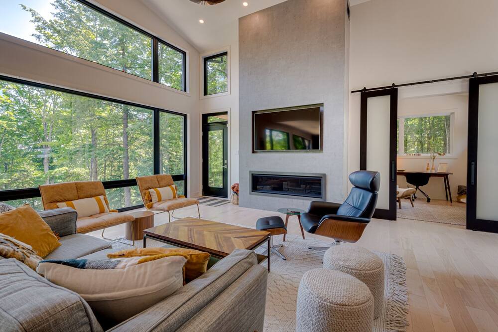 Photo of Livingroom in Ayers Cliff