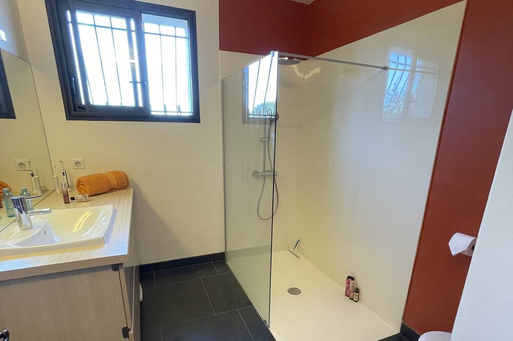 Photo of Bathroom in Senouillac