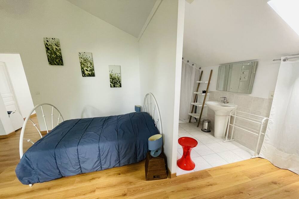 Photo of Bedroom in Senouillac
