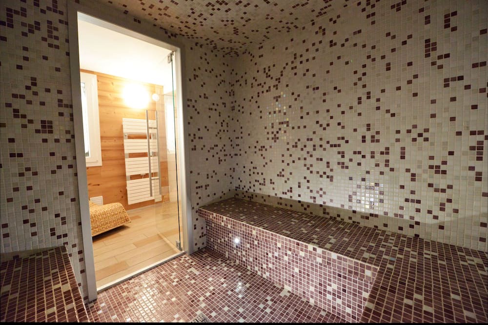 Photo of Others in Marigny