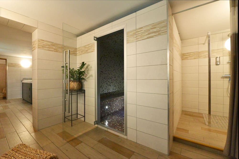 Photo of Others in Marigny