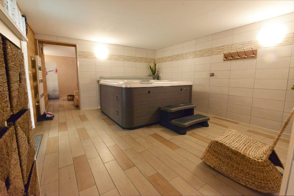 Photo of Others in Marigny