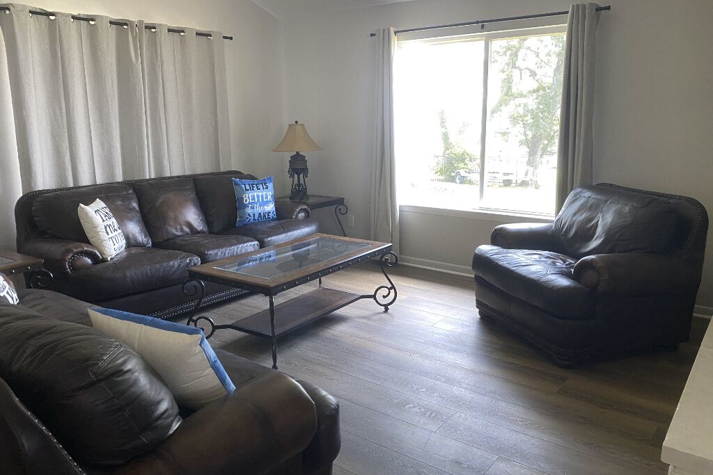 Photo of Livingroom in West Livingston