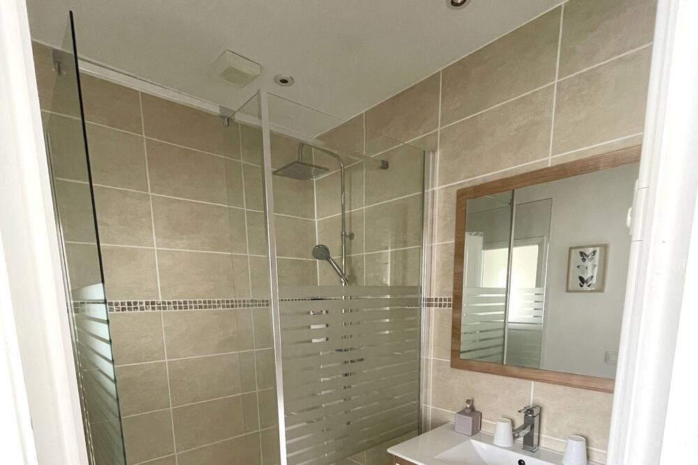 Photo of Bathroom in Courbiac