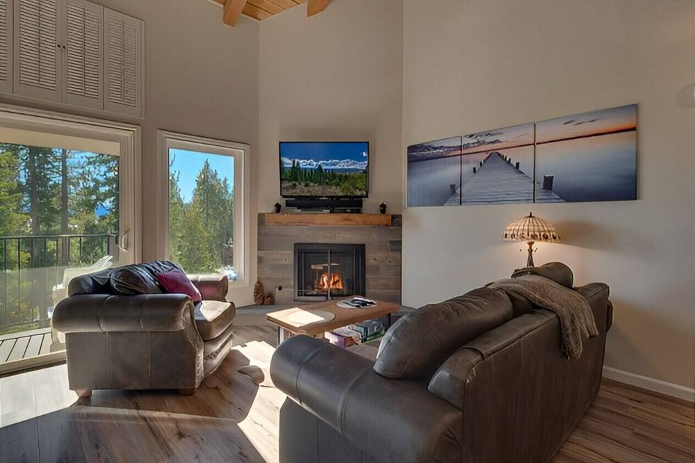 Photo of Livingroom in Carnelian Woods