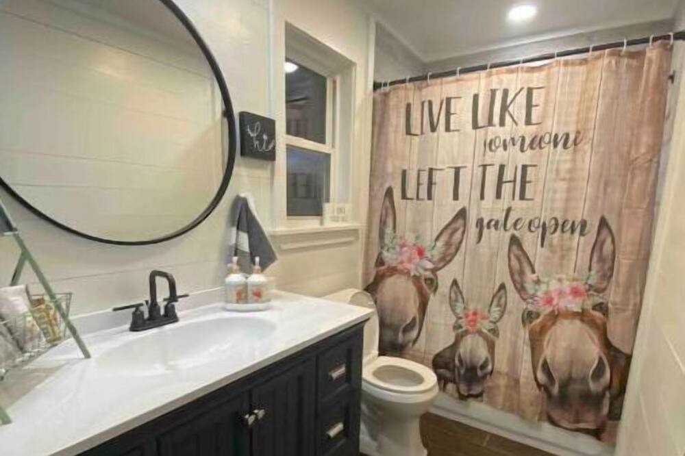 Photo of Bathroom in Okemah