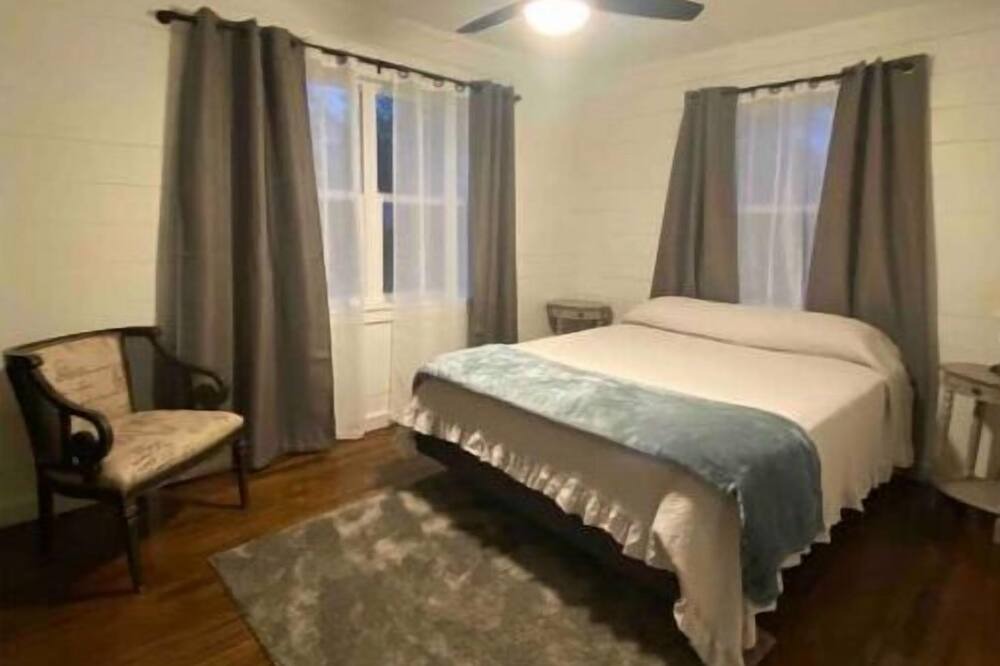 Photo of Bedroom in Okemah